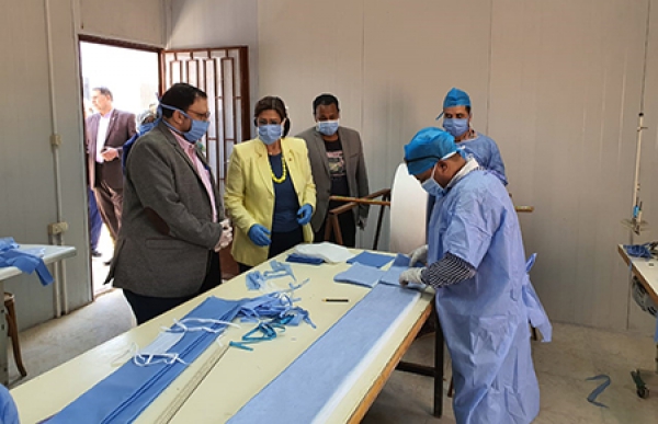 Randa Mustafa Inspects Making Masks at Benha University and Praises Workers Efforts