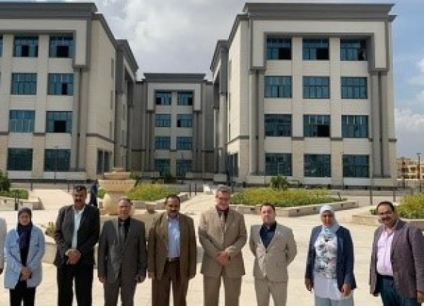 The dean of the faculty of medicine in Keele University of England inspects the non-governmental Benha University in EL-Obour